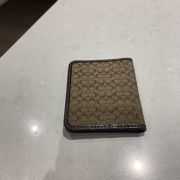 Authentic Coach | credit cardholder - Picture 2 of 3